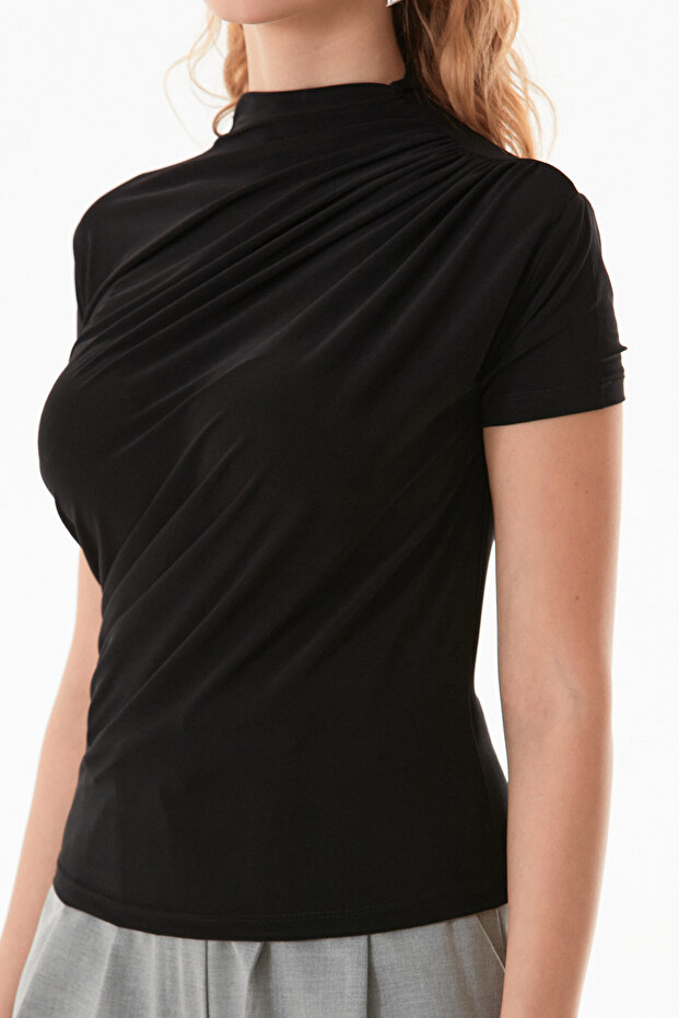 بلوزة أساسية مع تفاصيل جانبية مجمعة - 7