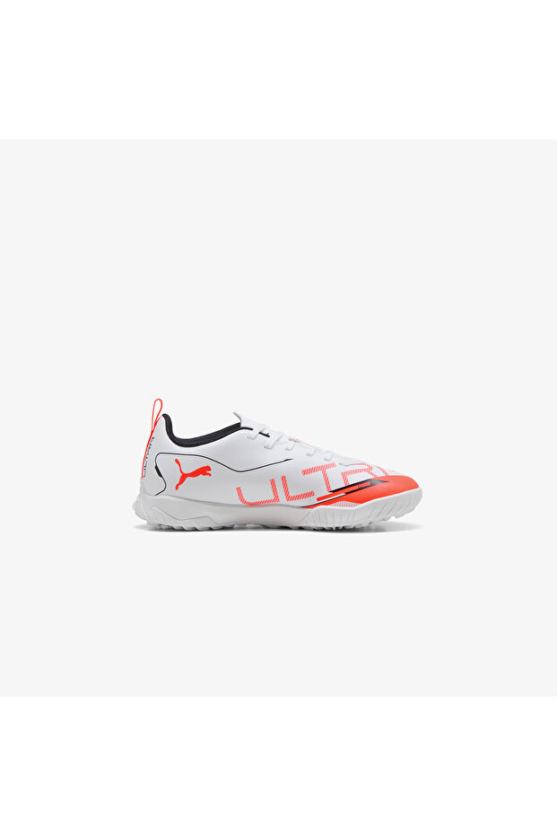 حذاء كرة قدم ULTRA 5 PLAY TT Jr للأطفال من PUMA، لأرضيات العشب الصناعي، باللون الأبيض والأسود