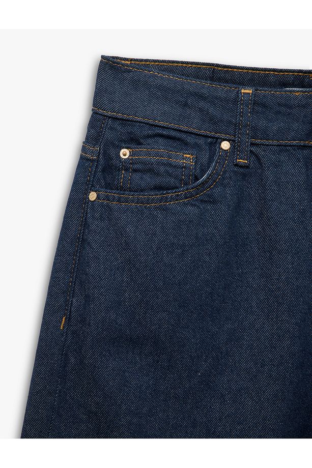Katlı Paça Düğmeli Cep Detaylı Bermuda Denim Şort - 8