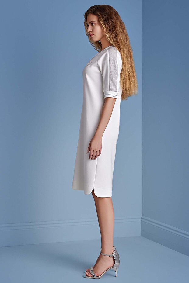 V Yaka Beyaz Örme Elbise - 4