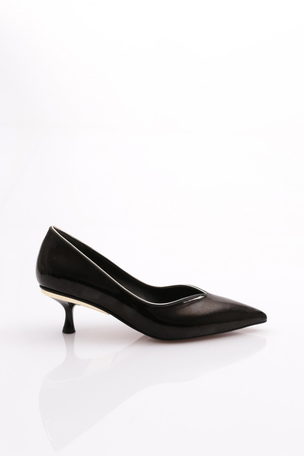 Black Patent Leather Women's Low Heeled Shoes