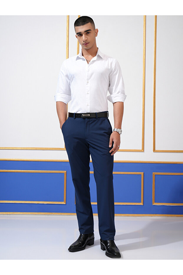 قميص سادة بقصّة Slim Fit مع ياقة - 2