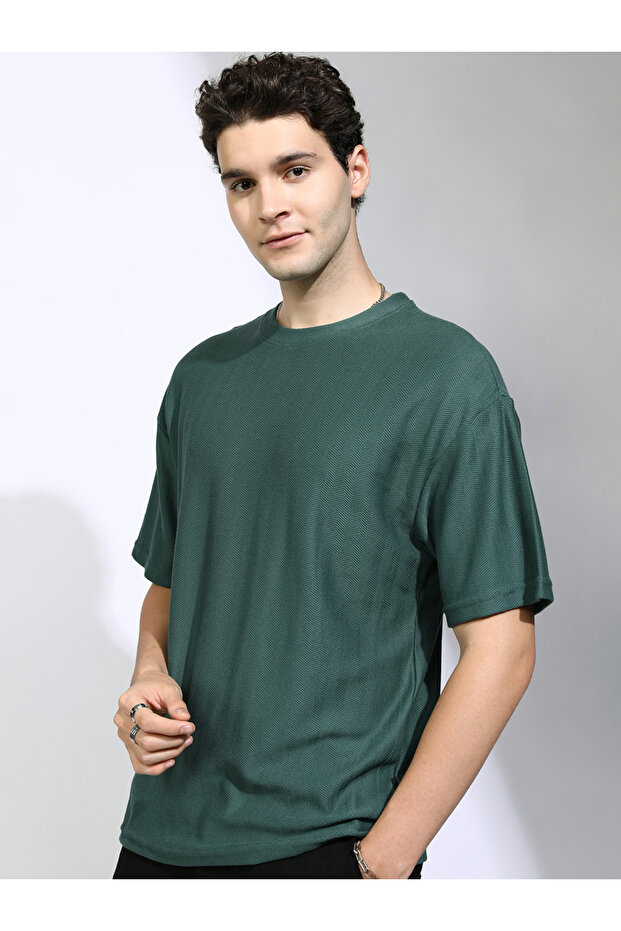 تي شيرت سادة كبير الحجم بكتف منسدل - 4