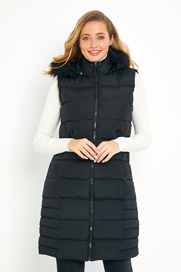 Schwarze lange Damenweste mit Pelzkapuze - 2