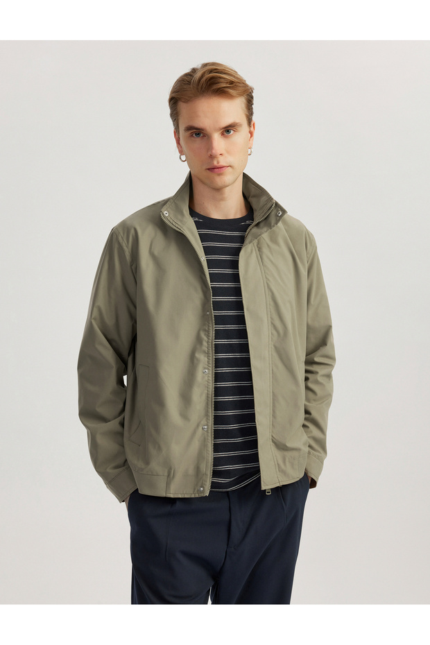 Stand Collar Long Sleeve Pocket Detailed Zippered Seasonal Jacket