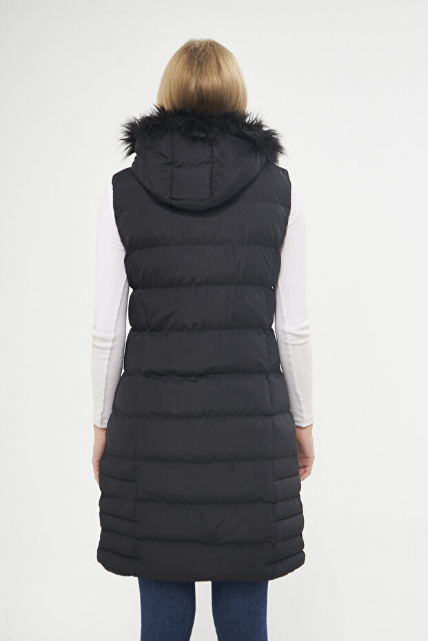 Schwarze lange Damenweste mit Pelzkapuze - 4