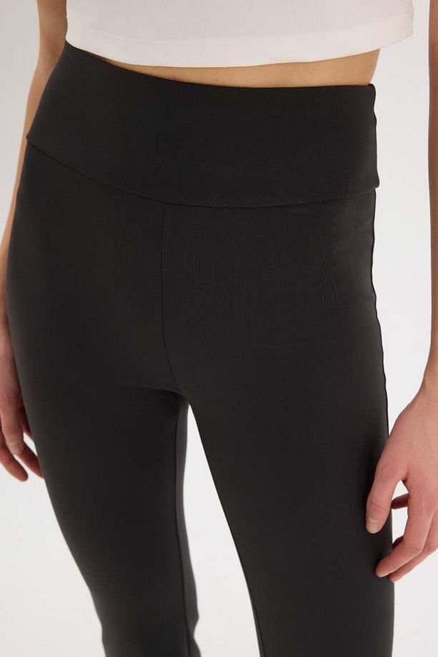 Yeni Sezon DeFactoFit Flare Fit Sporcu Eşofman Altı İspanyol Paça Standart Boy Basic Düz - 5