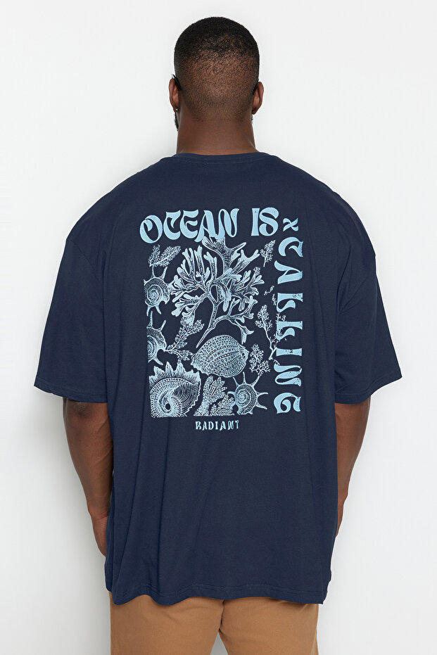 Büyük Beden Lacivert Oversize/Geniş Kesim Kabarık Yazı Baskılı %100 Pamuk T-shirt TMNSS25BF00018 - 1