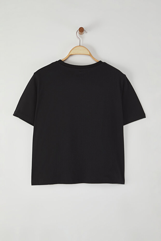 Siyah Bisiklet Yaka Nakışlı Crop Örme Büyük beden T-shirt TBBSS25BF00015 - 7