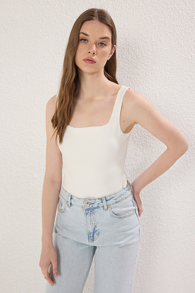 Ekru Kare Yaka Fitted/Vücuda Oturan Soft Touch/Yumuşak Çıtçıtlı Esnek Örme Body TWOSS24BD00001 - 2
