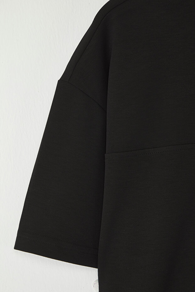 Siyah Oversize/Geniş Kesim Metal Etiket Detaylı İnterlok T-Shirt - 8
