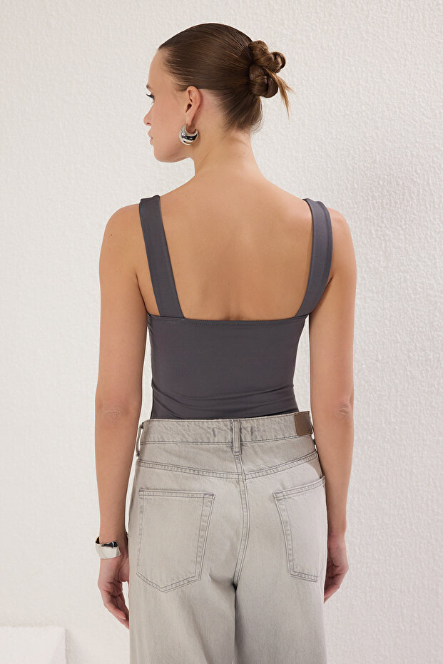 Antrasit Fitted/Vücuda Oturan Sırtı Detaylı Kare Yaka Çıtçıtlı Esnek Örme Body TWOSS24BD00026 - 4