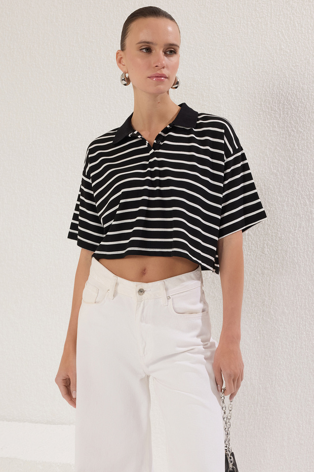 Siyah Çizgili Relaxed/Rahat Kalıp Crop Örme T-shirt TWOSS25TS00109 - 2