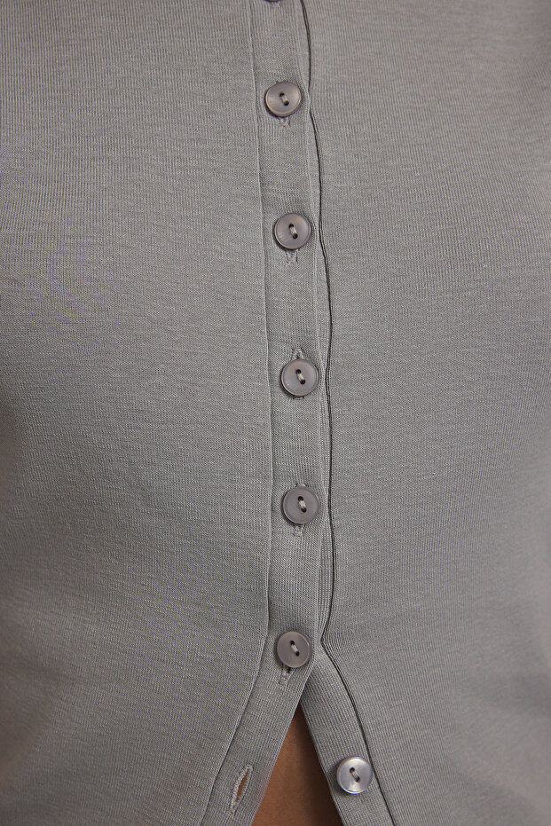 Gri Düğmeli Fitted/Vücuda Oturan Örme Bluz TWOSS25BZ00281 - 3