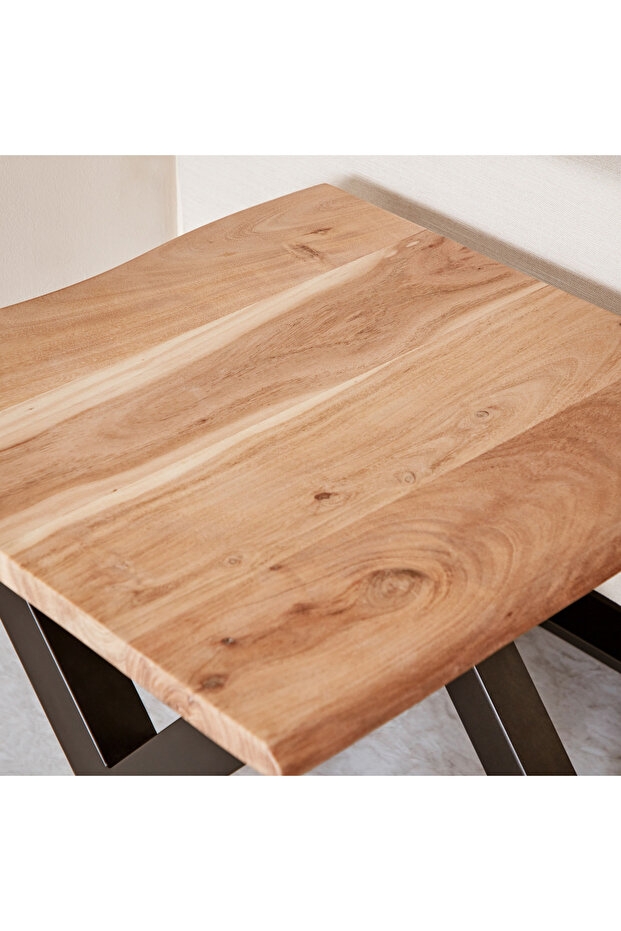 طاولة جانبية من الخشب الصلب بحواف طبيعية من فيندرا أرنو - 4