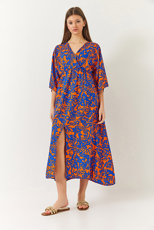 Жіноча двобортна сукня з V-подібним вирізом та розрізом "онден" з візерунком 60261411 - 3