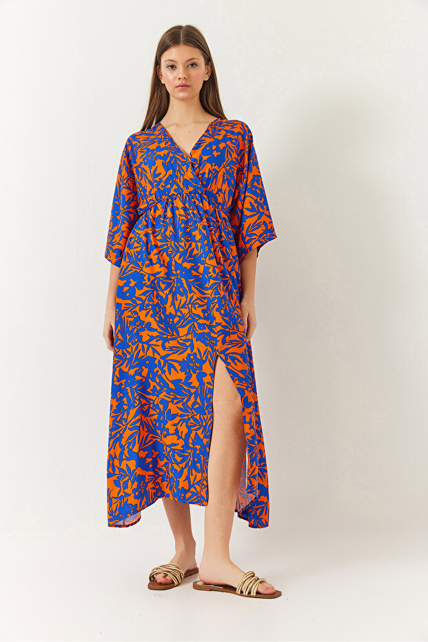 Жіноча двобортна сукня з V-подібним вирізом та розрізом "онден" з візерунком 60261411 - 2