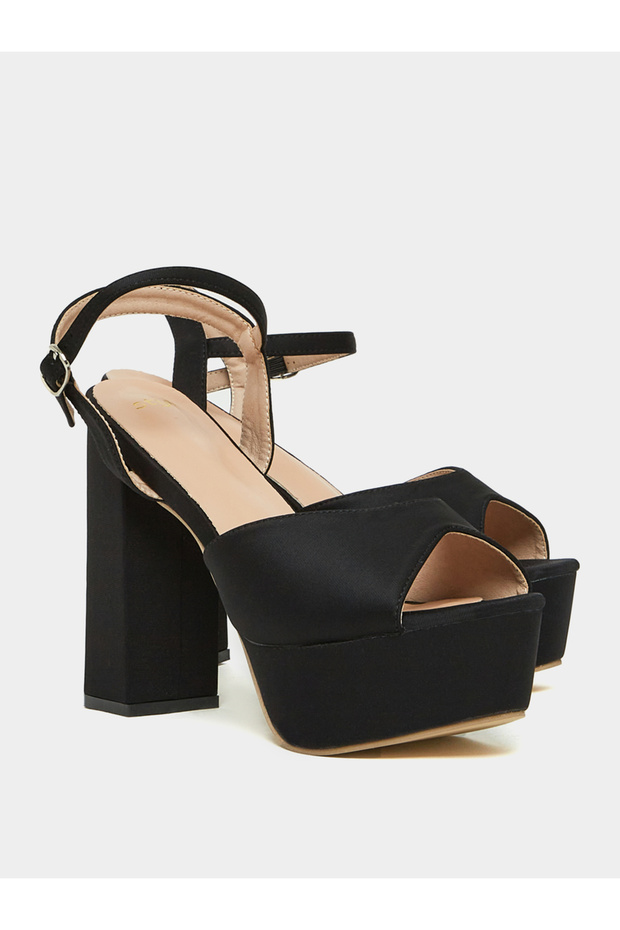 Solid Ankle Strap Block Heel Sandals - 4
