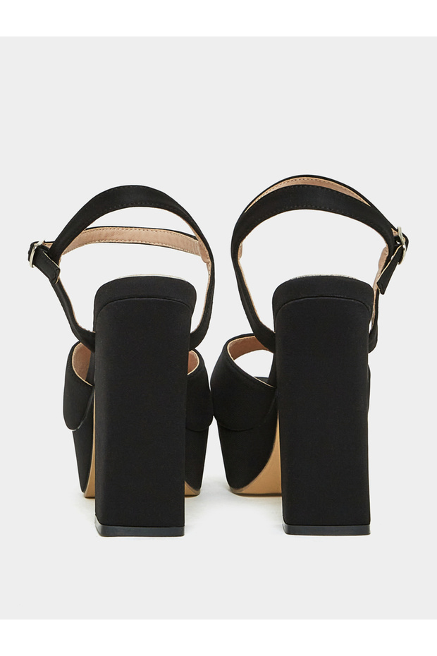 Solid Ankle Strap Block Heel Sandals - 5