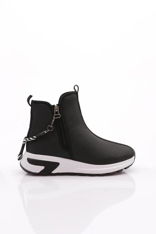 685 Women's Thick Sole Zip Detail Boots Black