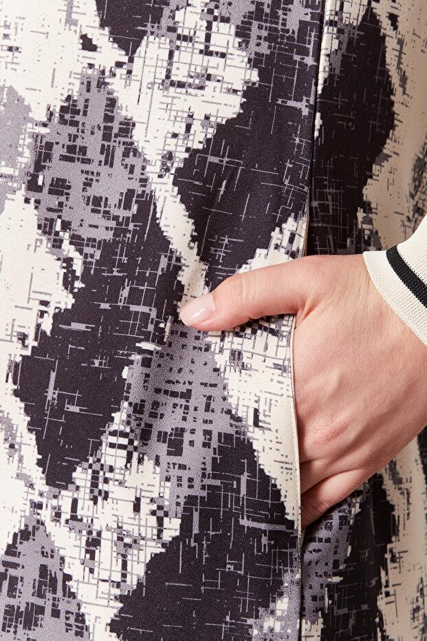 قبعة نسائية كبيرة الحجم منقوشة - 4