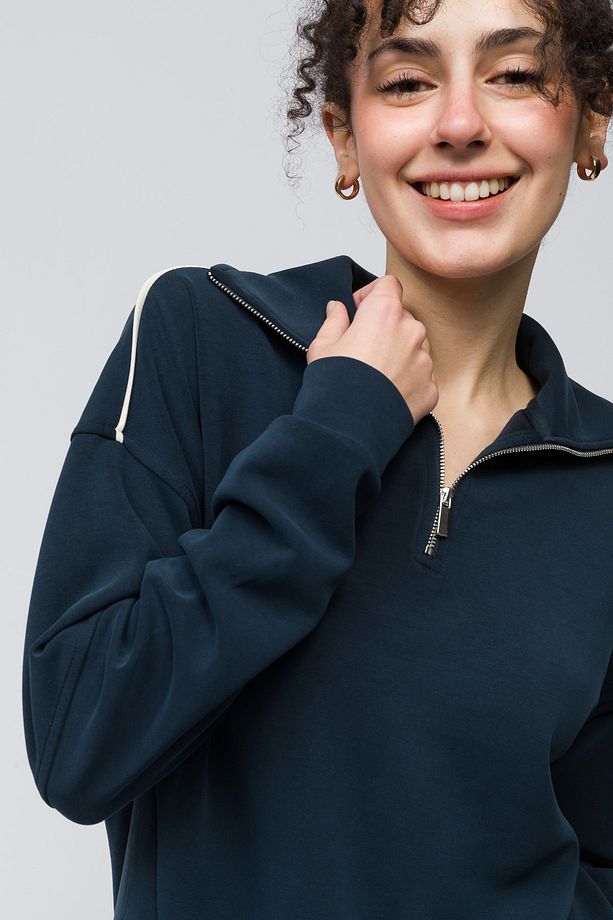 Lugo - Tek Biyeli Oversize Yakası Fermuar Detaylı Önü Kısa Arkası Uzun Modal Sweatshirt - Lacivert - 4