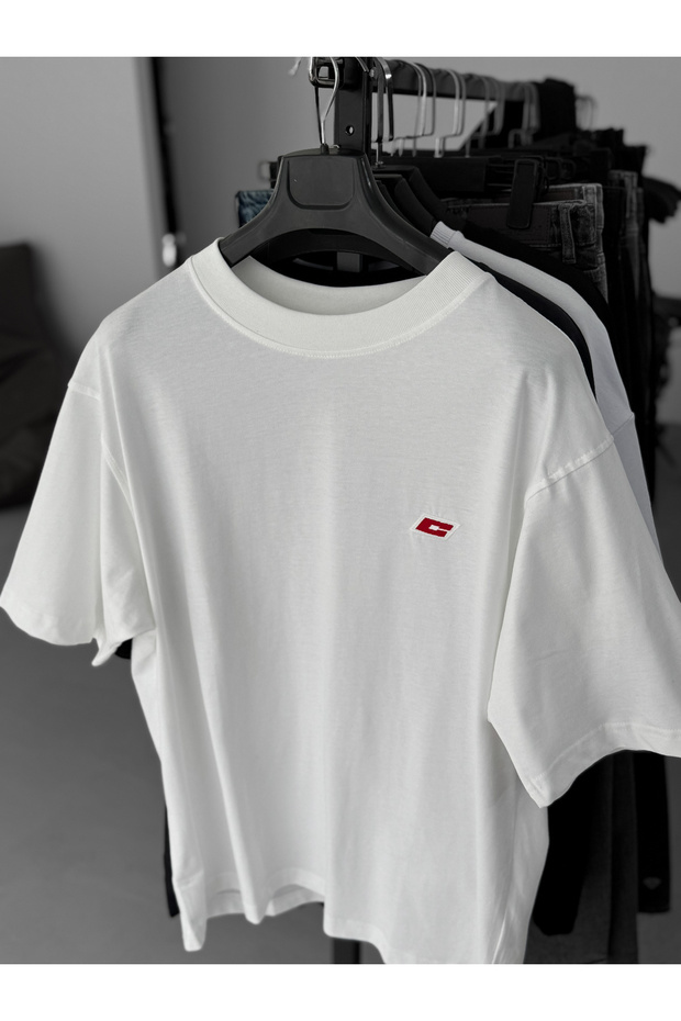 Beyaz C Nakışlı Oversize T-Shirt C-062 - 7