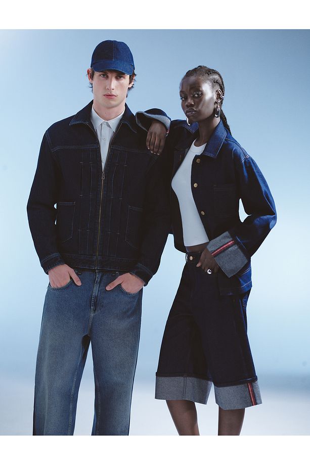 Katlı Paça Düğmeli Cep Detaylı Bermuda Denim Şort - 1