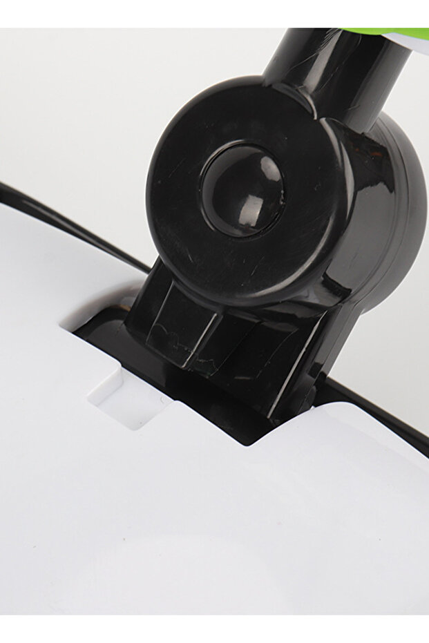 تنظيف المنزل باستخدام ممسحة البخار للتنظيف والتعقيم بدرجة حرارة عالية - 6