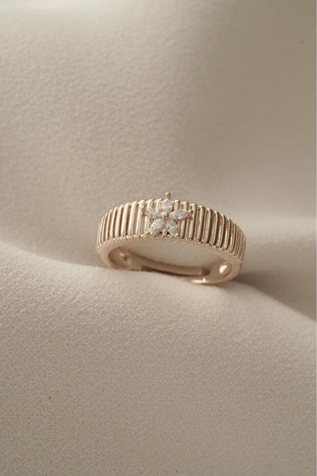 Adjustable Flower Detailed Ring - 6