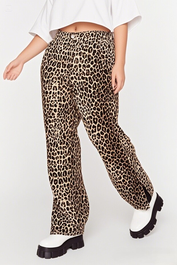 Women's Plus Size Leopard Print, High Waist, 5 Pocket Slit Detail Jean Trousers 65N38800