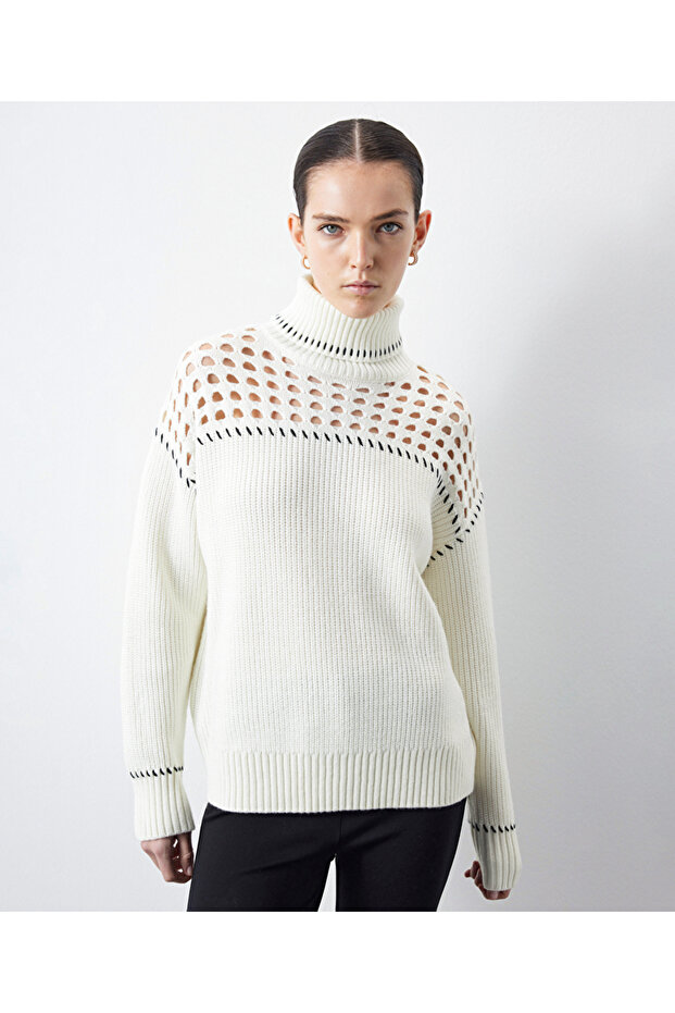 Rollkragenpullover mit Cut-outs - 3