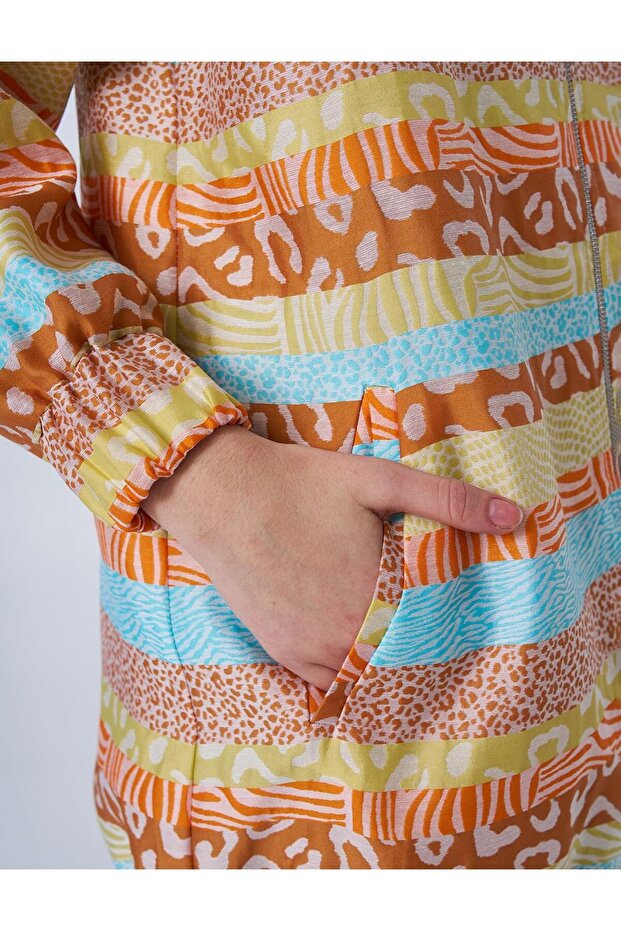 سترة برتقالية منقوشة مجردة - 6