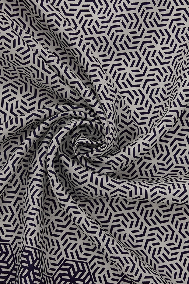 وشاح من نسيج التويل بنمط هندسي باللون الأزرق الداكن - 2