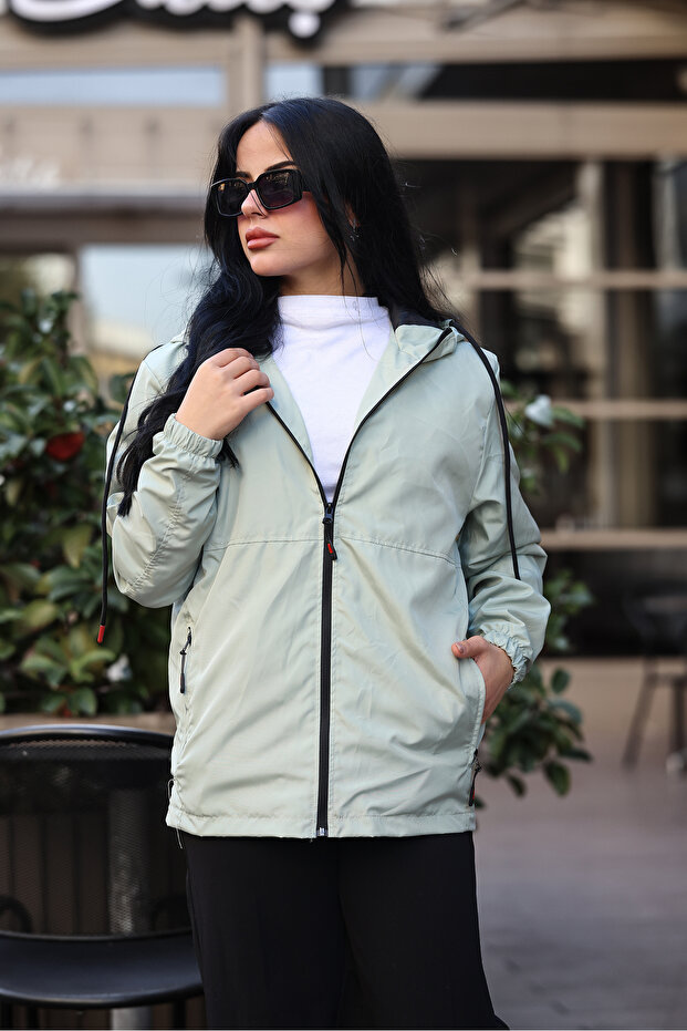 Women's Lined Waterproof and Wind-Resistant Hooded Raincoat Windbreaker with Pockets