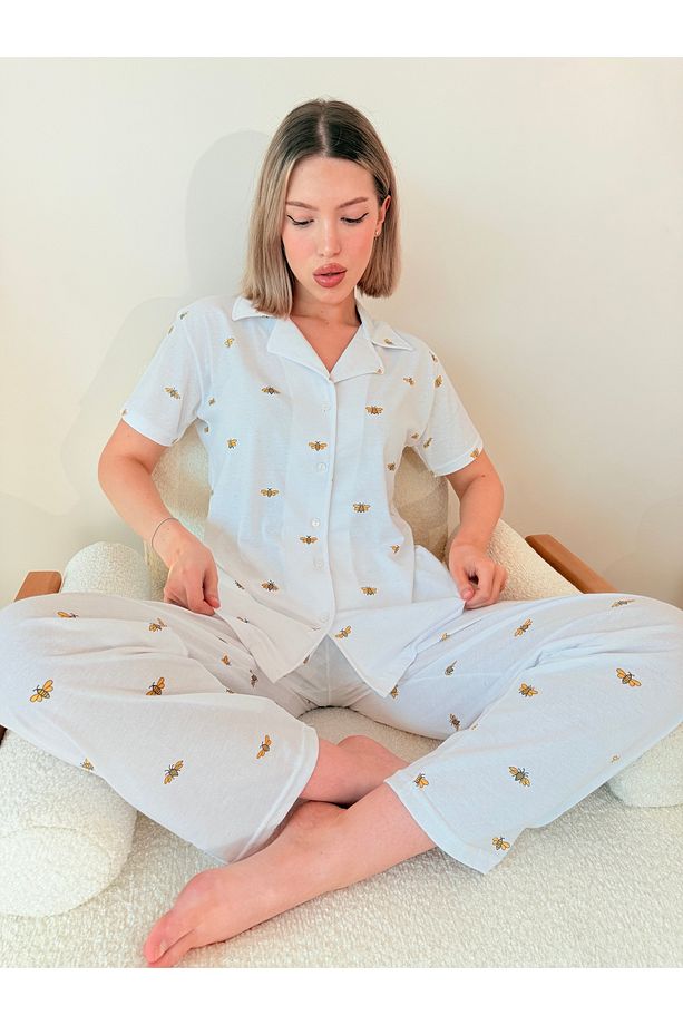 Ekru Minik Arı Desenli Pamuklu Kısa Kol Gömlek Yaka Pijama Takımı - 3