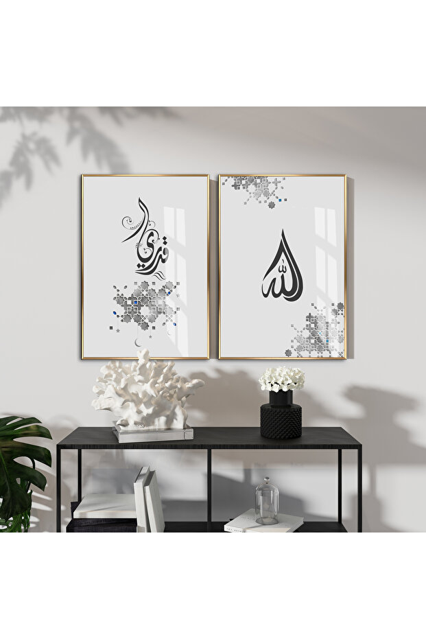 هاريكابيريف | مزيج إسلامي فضي-رمادي ALLA-ıHLAS-KAYYUM | طاولة زجاجية مؤطرة مكونة من قطعتين عموديًا
