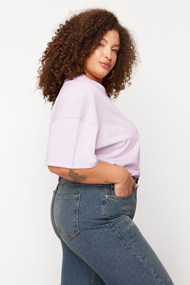 Lila Yaka Ribanalı Geniş Kalıp Basic %100 Pamuk Örme T-shirt TBBSS23BF00017 - 3