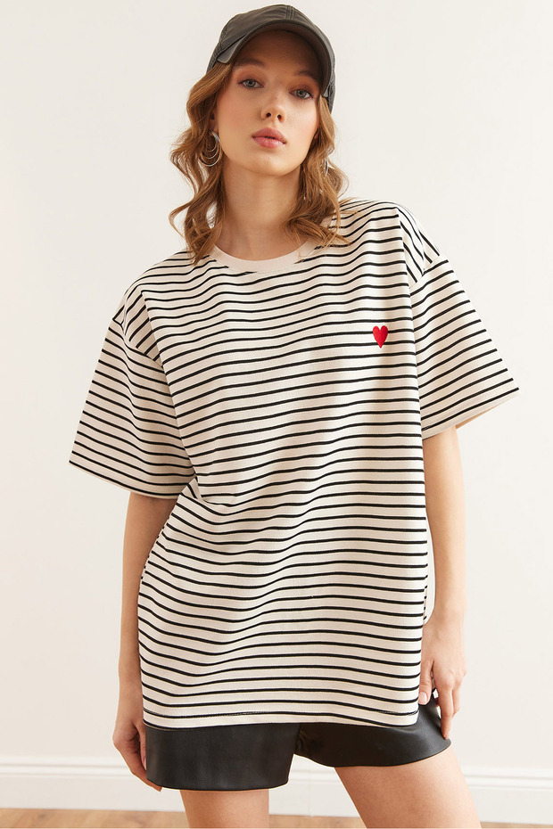 Women's Black Heart Embroidery Striped Comfortable Fit T-Shirt Tsh- 19000837