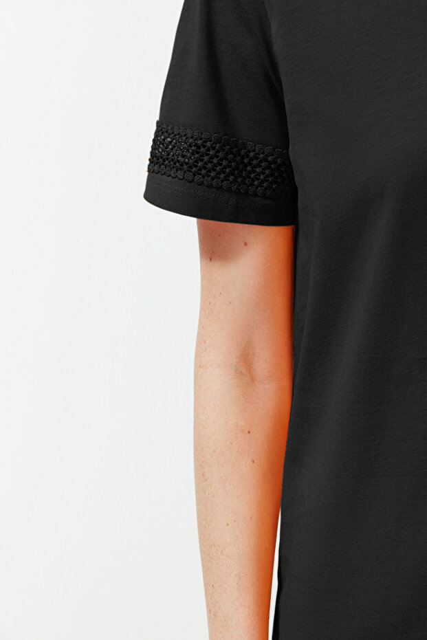 Siyah Kalın Pamuklu Aksesuar Detaylı Basic/Regular Kalıp Örme T-Shirt TWOSS24TS00048 - 4