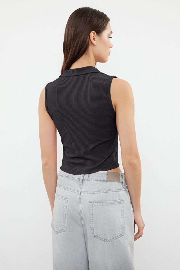 Antrasit Fitted/Vücuda Oturan Polo Yaka Crop Esnek Örme Bluz TWOSS22BZ0335 - 5
