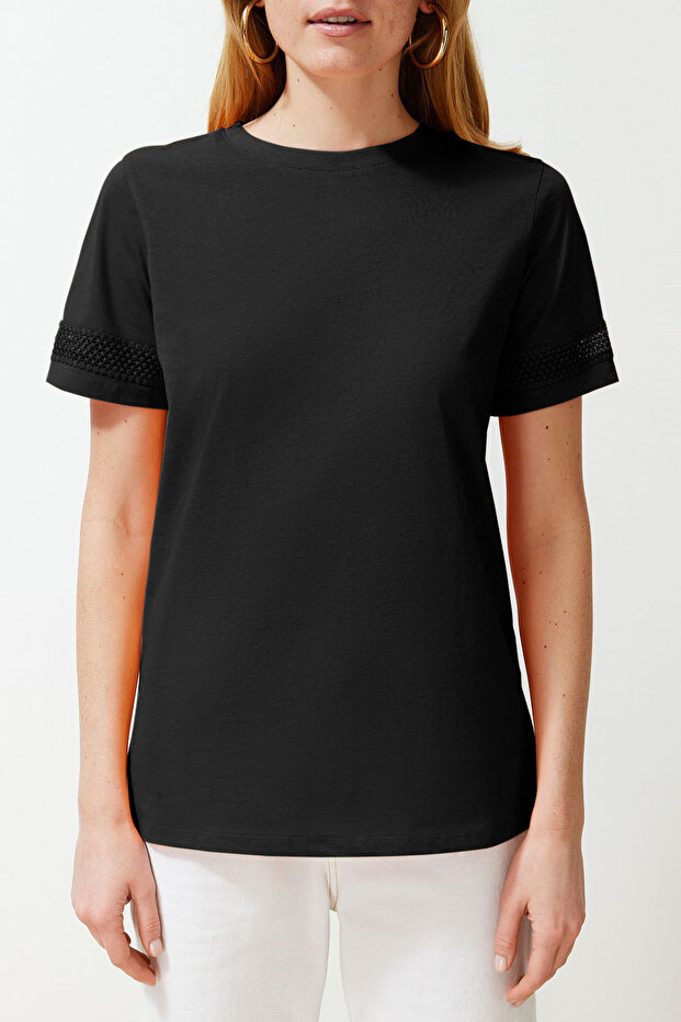 Siyah Kalın Pamuklu Aksesuar Detaylı Basic/Regular Kalıp Örme T-Shirt TWOSS24TS00048 - 5