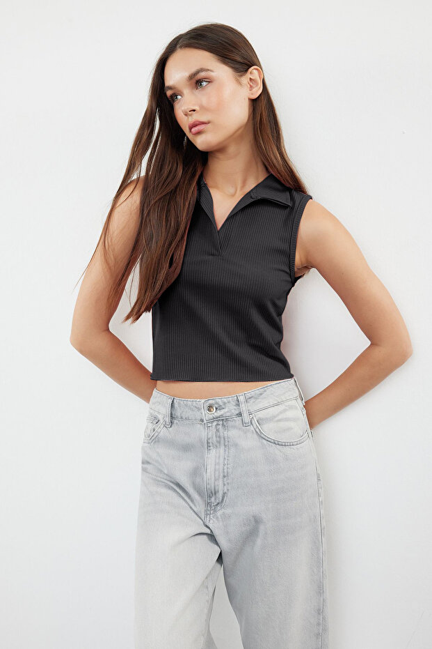 Antrasit Fitted/Vücuda Oturan Polo Yaka Crop Esnek Örme Bluz TWOSS22BZ0335 - 2