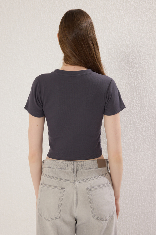 Antrasit Biye Detaylı Bisiklet Yaka Crop Fitilli Esnek Örme Bluz TWOAW21BZ0638 - 4