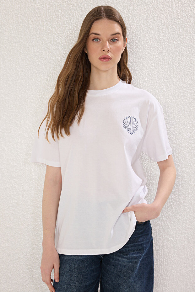 Beyaz Kalın Pamuklu Sırt Baskılı Oversize/Geniş Kalıp Örme T-shirt TWOSS25TS00106 - 2