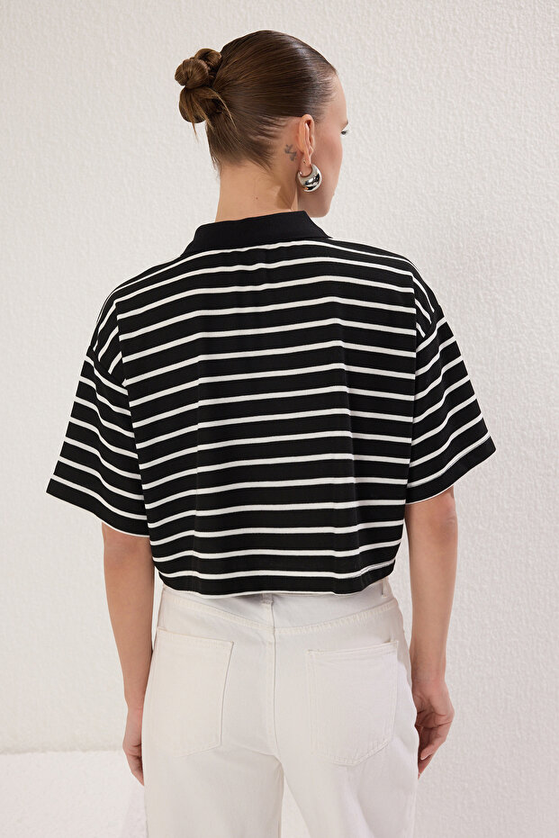 Siyah Çizgili Relaxed/Rahat Kalıp Crop Örme T-shirt TWOSS25TS00109 - 4
