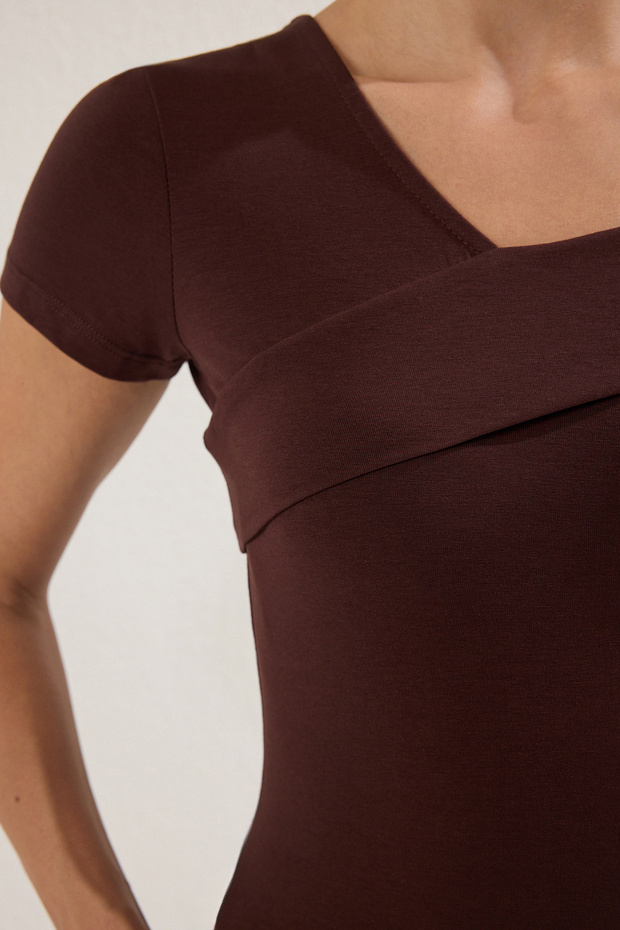 Kahverengi Asimetrik Yaka Fitted/Vücuda Oturan Örme Bluz TWOSS25BZ00381 - 3