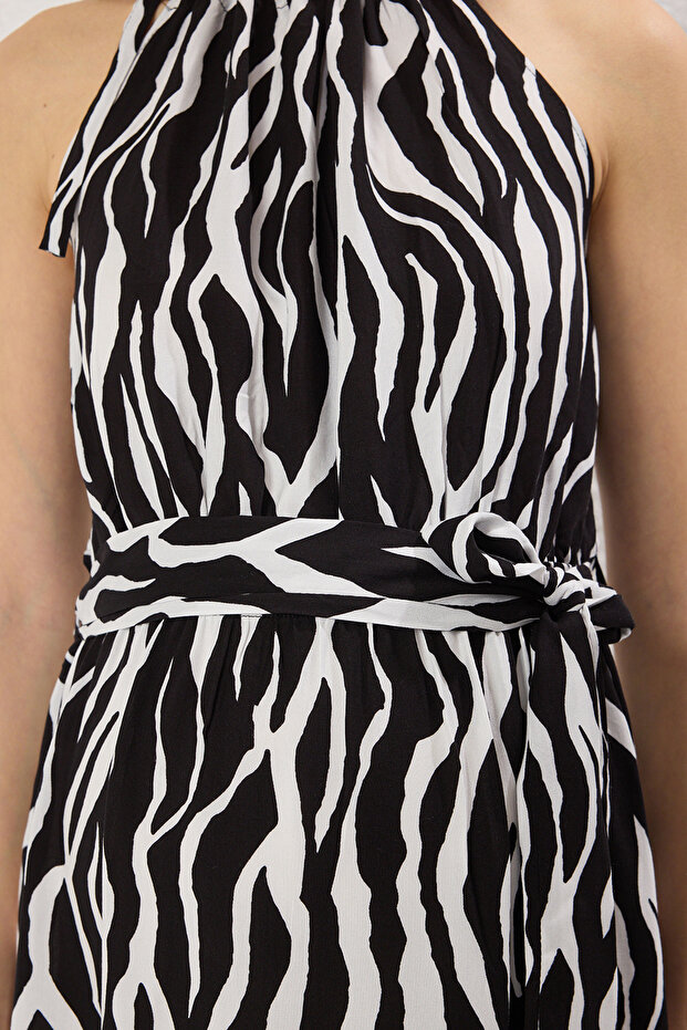 Siyah Halter Yaka Animal Desenli Midi Dokuma Büyük Beden Elbise TBBSS25AH00019 - 5