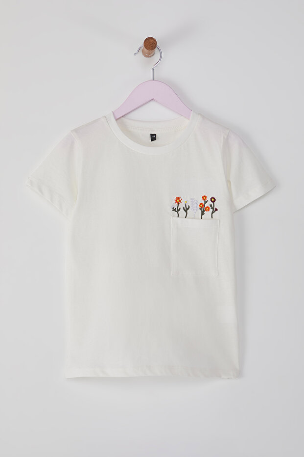 Ekru Kız Çocuk %100 Pamuk Çiçekli Cep Detaylı Kısa Kol Örme T-Shirt TKDSS25TS00086 - 1