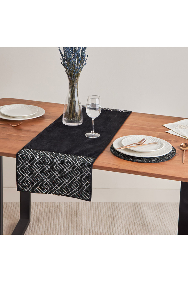 مفرش طاولة مزين بالخرز اللامع - 33×120 سم - 5